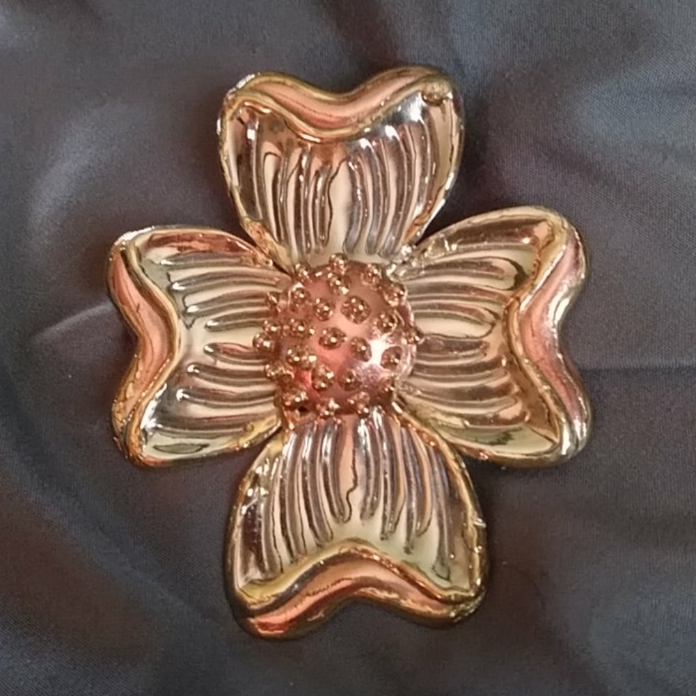 Flower brooch